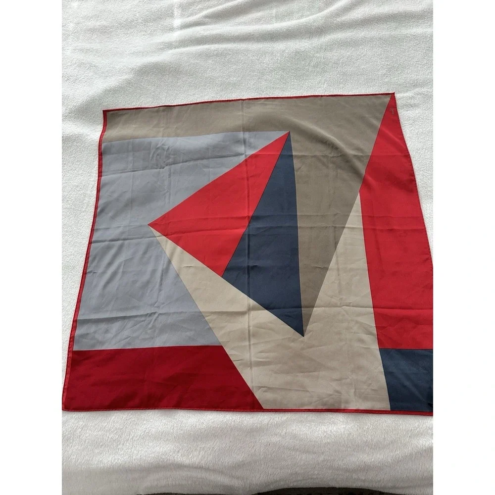 Vera Neuman Geometric Rayon/Silk Made in Japan 22 1/2